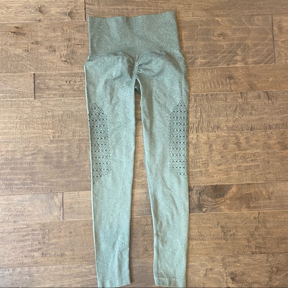 Astoria Activewear Green Leggings - Picture 3 of 3